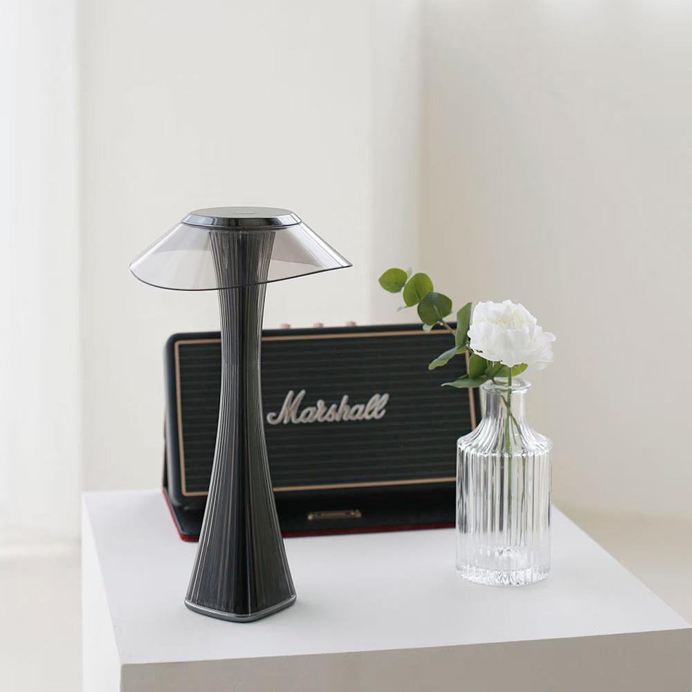 Lampe tulipe sculptée