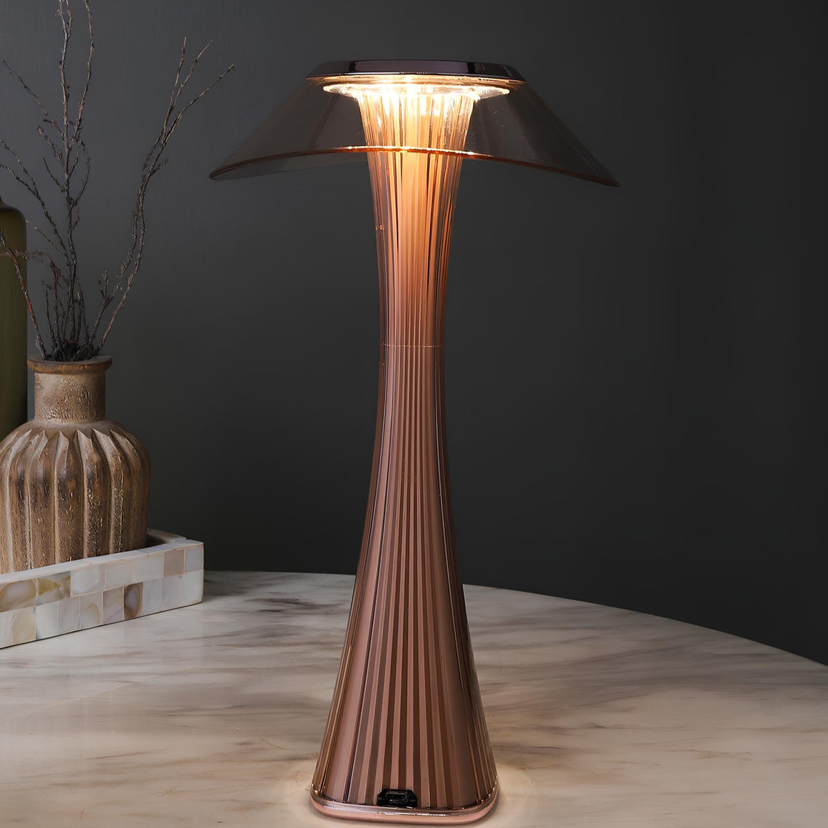 Lampe tulipe sculptée